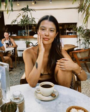 Laura Osma Instagram - Thank you, Bali, for being so kind to me. 🦋
.
Thank you for reminding me that nothing and no one can take away my joy of living and the the smile off my face 🌼
.
Thank you because I kept my promise to little Laura to one day surf you.
I’ll be back for sure. 🩵
.
Smile alligator ✨