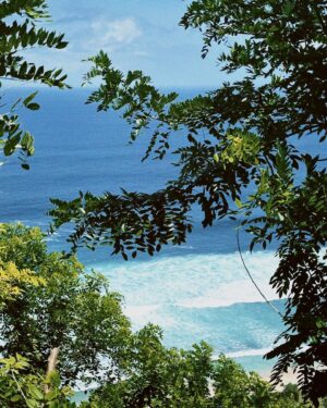 Laura Osma Instagram - Thank you, Bali, for being so kind to me. 🦋
.
Thank you for reminding me that nothing and no one can take away my joy of living and the the smile off my face 🌼
.
Thank you because I kept my promise to little Laura to one day surf you.
I’ll be back for sure. 🩵
.
Smile alligator ✨