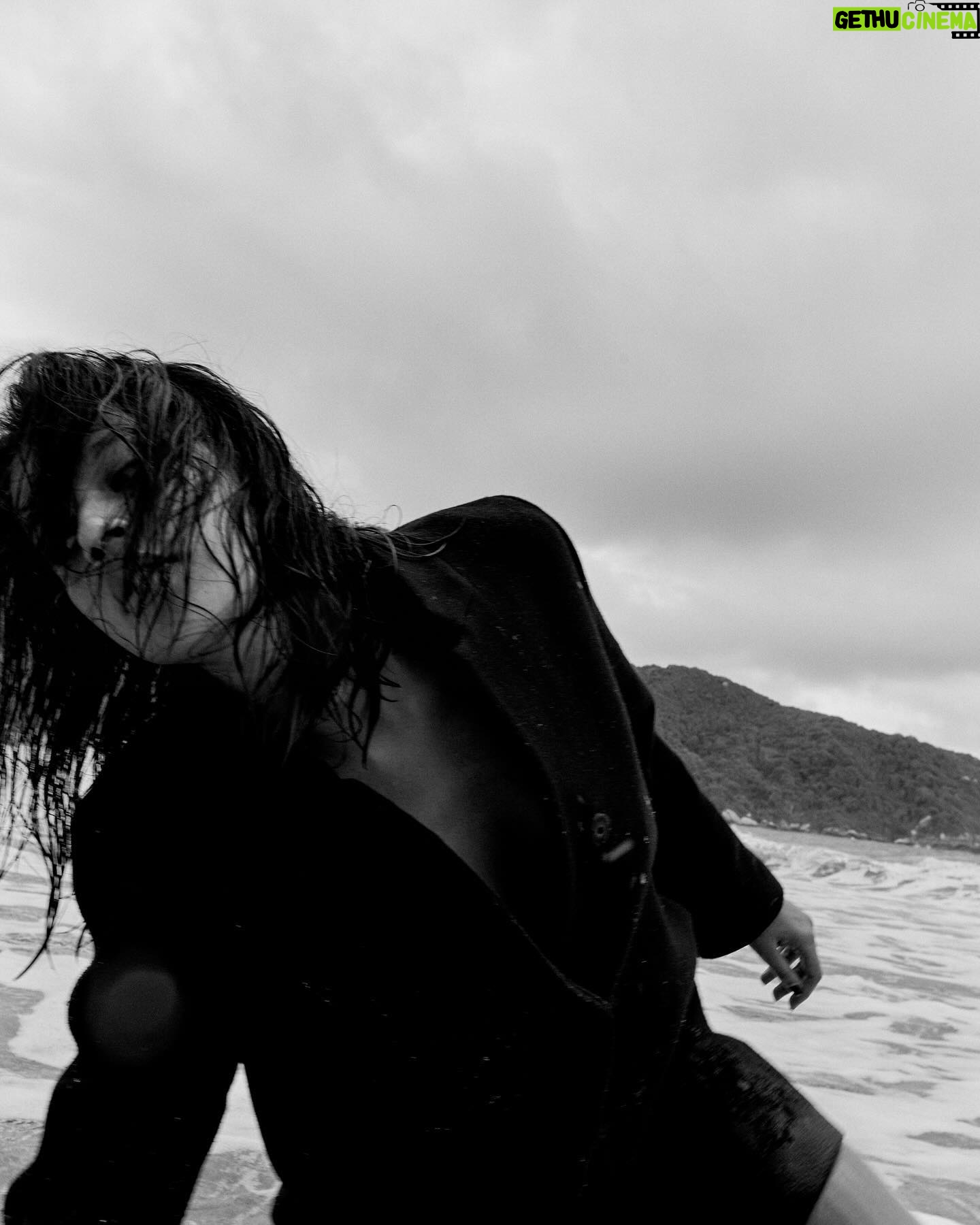 Laura Osma Instagram - How many tears can there be inside the body when you are part of the ocean? 🤍 . An amazing project “Gusano” by @cesarbalcazar