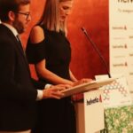 Laura Sánchez Instagram - Ayer presentamos el abanico de la Feria de Abril y la romería del Rocío 2024, diseñados por @pabloretamero.juanjobernal y @byarcos respectivamente, y elegidos por los asistentes a la XII edición de @pasarela_weloveflamenco, de la mano de @helvetia.seguros.espana, la aseguradora suiza patrocinadora de nuestra pasarela, ¿con qué abanico te quedarías? Imposible decidirse 🥰🥰🥰 #helvetia #abanico #feriadesevilla #feriadeabril #feriadesevilla2024 #rocio2024 #sevilla #huelva #wlf24 #weloveflamenco 📷 (portada) @marcos_holland
