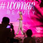 Laura Sánchez Instagram - Como cada año es un placer presentar #premioswomanbeauty y seguir trabajando con la familia @woman_es y @prensaiberica Mi look de @inesmartinalcaldecollection @creareprcomunicacion y estilismo de @beautyexpertlancome . Pic @juanpelegrinrodriguez @alecorivera . Gracias 💙