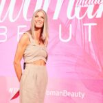 Laura Sánchez Instagram - Como cada año es un placer presentar #premioswomanbeauty y seguir trabajando con la familia @woman_es y @prensaiberica Mi look de @inesmartinalcaldecollection @creareprcomunicacion y estilismo de @beautyexpertlancome . Pic @juanpelegrinrodriguez @alecorivera . Gracias 💙
