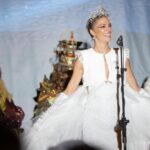 Laura Sánchez Instagram – Y llegó la cabalgata!!! No hay palabras para describir lo que sentí… las imágenes valen más que las palabras!!! Lo disfruté como esos niños que me gritaban!!! La Ilusión de la Estrella se apoderó de mí y solo pido que no me suelte nunca!!! Gracias a mis ESTRELLAS, mis amigas y mis hermanas desde hace muchos años… compartirlo con ellas ha sido un regalazo!!! Gracias a @ivancampana por vestirme como una Star!!! A @ladameenbleu.headpieces por coronarme con tanto gusto, a @maremia_shop por ponerle brillo a mi cara!!! A @defa_y_laru por vestir a las Estrellas!!! A @moisesgiraldo y mi @pepa_medina.t por hacer siempre magia con sus manos!! Al @aytohuelva por darme esta oportunidad!!! A @hdadvictoria por dejarme llevar a nuestra reina en el pecho!! A mi barrio, al Polvorín… no tengo manera de explicar lo que me hicisteis sentir!!! Y las GRACIAS, en mayúsculas es para todos esos choqueros que me habéis hecho sentir tan querida!!! Espero que os hayan traído a todos bonitos regalos!! Y yo os deseo Salud y VIVA HUELVA!!! 💙