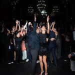 Laura Sánchez Instagram - Parte de la Familia de @pasarela_weloveflamenco GRACIAS un año más a todos los que hacéis posible este sueño de los que amamos la moda flamenca!!! En estas fotos no están todos ni mucho menos… necesitaría un álbum de cien páginas para sacarlos!!! Mi equipo de todo el año @mari_rui @merifloresss @juandecorrales que han trabajado tanto… los diseñadores que son los protagonistas de esta semana!!! Peluquería ( @lorealspain @victordelvalle_ ) maquillaje ( @beautyexpertlancome @robertosiguero @patricia_franco_casas @pepa_medina.t y equipo) vestuario ( @macapili68 @lolagarciacruz @arroyovacalola y sus súper equipo) luz y sonido ( @edyma_medios_audiovisuales ) montaje ( @europapaco ) audiovisuales ( @cocatoosvq ) foto ( @anibalfotografo @silviasanchezfotos ) a sala ( @jose93gm gloria bendita!!! @anacuadrad0 y todo el equipo que se encarga de sala) a mi equipo de azafatas y azafatos ) a toda la prensa que nos cubre!!! A nuestra casa ( @hotelalfonsoxiii y TODO su personal que no pueden cuidarnos mejor!!!) a mis modelos que son las más bonitas!!! A mis Isas que lo dejan todo reluciente!!! A mi @luisgallaardo por hacer fácil las entradas y salidas de las colecciones!!! A @vbrichete que ha sido mi bonita sombra estos días!!!!A todos y cada uno de los patrocinadores e instituciones que sin ellos esto tampoco sale!! Y dejo para el final a mi @erjavivilla, que te digo hermana? Que te quiero infinito… y voy a tirar de una frase muy paquera “ nos hemos coronao “ jajajajajajaja jajajajajajaja ( nuestros dos ángeles han estado sentados juntos en primera fila, con una sonrisa) Espero que no me falte nadie por agradecer, y si es así, que se de por agradecido… #wlf24 @goeventosycomunicacion y ahora a por mas proyectos bonitos!!!
