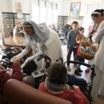 Laura Sánchez Instagram - La Estrella guió a sus Majestades a quienes no podían disfrutarlos en la calle… nuestros niños y mayores nos recibieron con los brazos abiertos… mañana de ilusión en los centros de mayores y hospitales de Huelva!!!