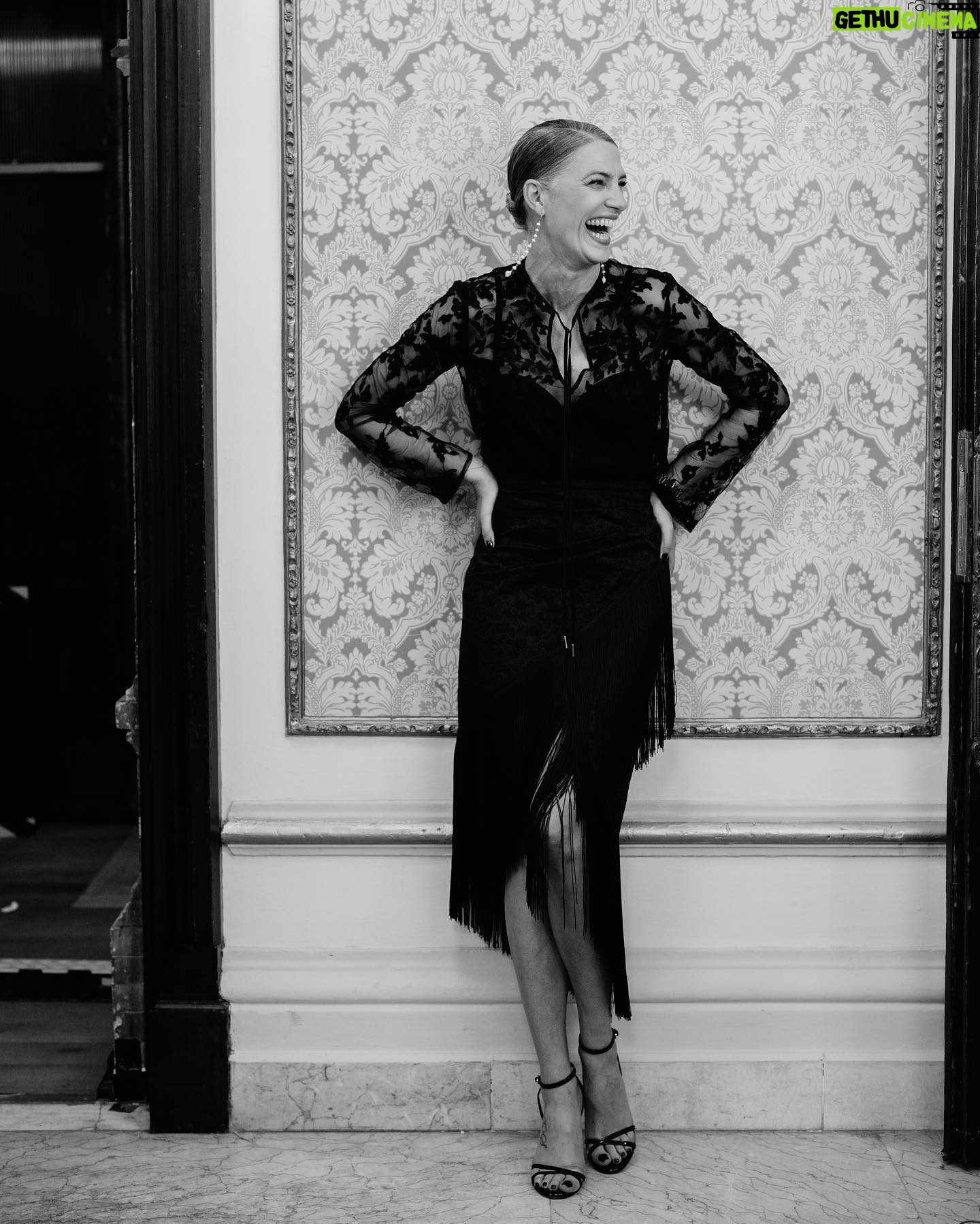 Laura Sánchez Instagram - Regalos de @silviasanchezfotos y @paco_rus para la sexta jornada de @pasarela_weloveflamenco @goeventosycomunicacion #wlf24 @hotelalfonsoxiii