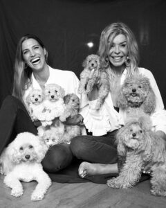 Laura Sánchez Instagram - Mi consuegra perruna cumple años… ella tan auténtica, tan leal, tan curranta y tan divertida… siempre me tiene enganchada a su conversación!!! Eres un ser MARAVILLOSO Bibiana!!! Te deseo un feliz día cariño!!! Te quiero 💙 @thedevilisawoman #nuestrosperritos