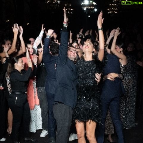 Laura Sánchez Instagram - La XII edición de We Love Flamenco se ha celebrado del 13 al 19 de enero de 2024, como siempre, en el emblemático Hotel Alfonso XIII. La cita, ya consagrada como la primera en escribir las tendencias para la próxima temporada de moda flamenca, se ha convertido en ineludible en el calendario nacional e internacional de la moda. Cuarenta desfiles repartidos en una semana donde no falta el traje regional más extendido del mundo y tampoco la moda flamenca y de inspiración sureña aplicada, cada vez más, a la invitada y el prêt-à-porter. Gracias, una vez más a @empleoand @artesaniand #artesaniahechaenandalucia @sevillaciudad #passionforyou #visitsevilla @aytohuelva @huelvaoriginal @turismoprovinciasevilla @dipusevi @ayto_cantillana @dipuhu @huelvaturismo @helvetia.seguros.espana @clinicaacero @flamentex @aromas_es @aguadesevillaperfumes @bmw_movitransa @bmw_movitransa_jerezycadiz @caixabank @fundlacaixa @lorealpro_educacion_es @lorealpro @beautyexpertlancome @lancomeofficial @hotelalfonsoxiii @silbonmoda @cuplemoda @edyma_medios_audiovisuales @mercadolonjadelbarranco @ginrives @royalbliss_es #wlf24 #modaflamenca #weloveflamenco 📹 @cocatoosvq