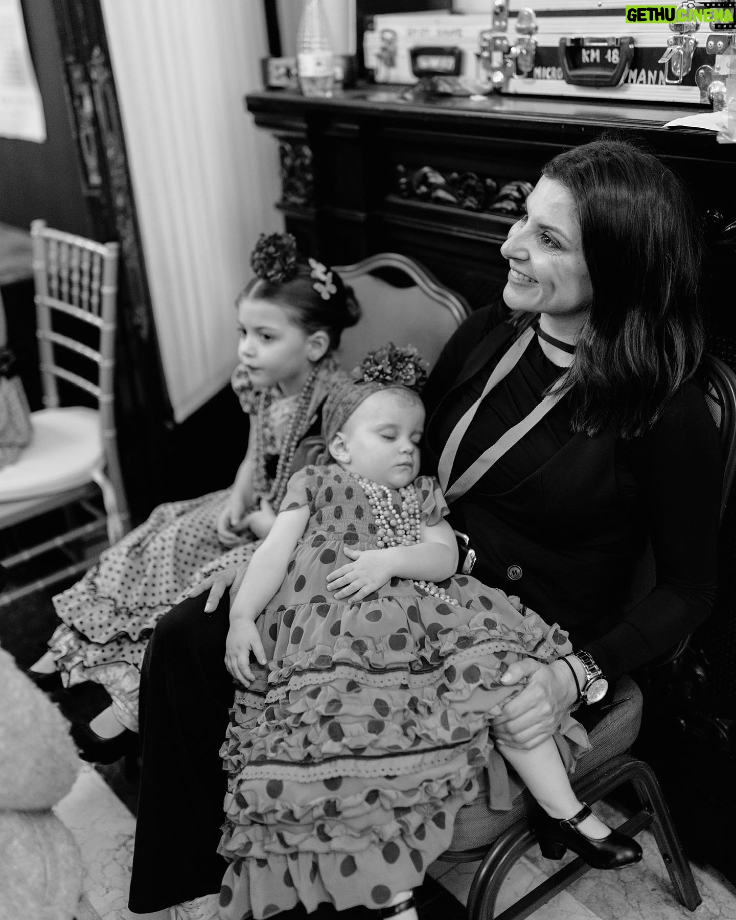 Laura Sánchez Instagram - Volver a ser niña rodeada de grandes modelos “ahijada, sobrinas y mil niñas bonitas más”💃🏻 @pasarela_weloveflamenco 📸 @silviasanchezfotos