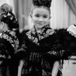 Laura Sánchez Instagram – Volver a ser niña rodeada de grandes modelos “ahijada, sobrinas y mil niñas bonitas más”💃🏻
@pasarela_weloveflamenco 
📸 @silviasanchezfotos