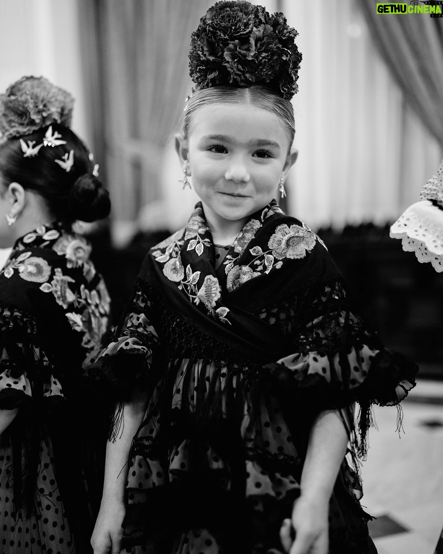Laura Sánchez Instagram - Volver a ser niña rodeada de grandes modelos “ahijada, sobrinas y mil niñas bonitas más”💃🏻 @pasarela_weloveflamenco 📸 @silviasanchezfotos