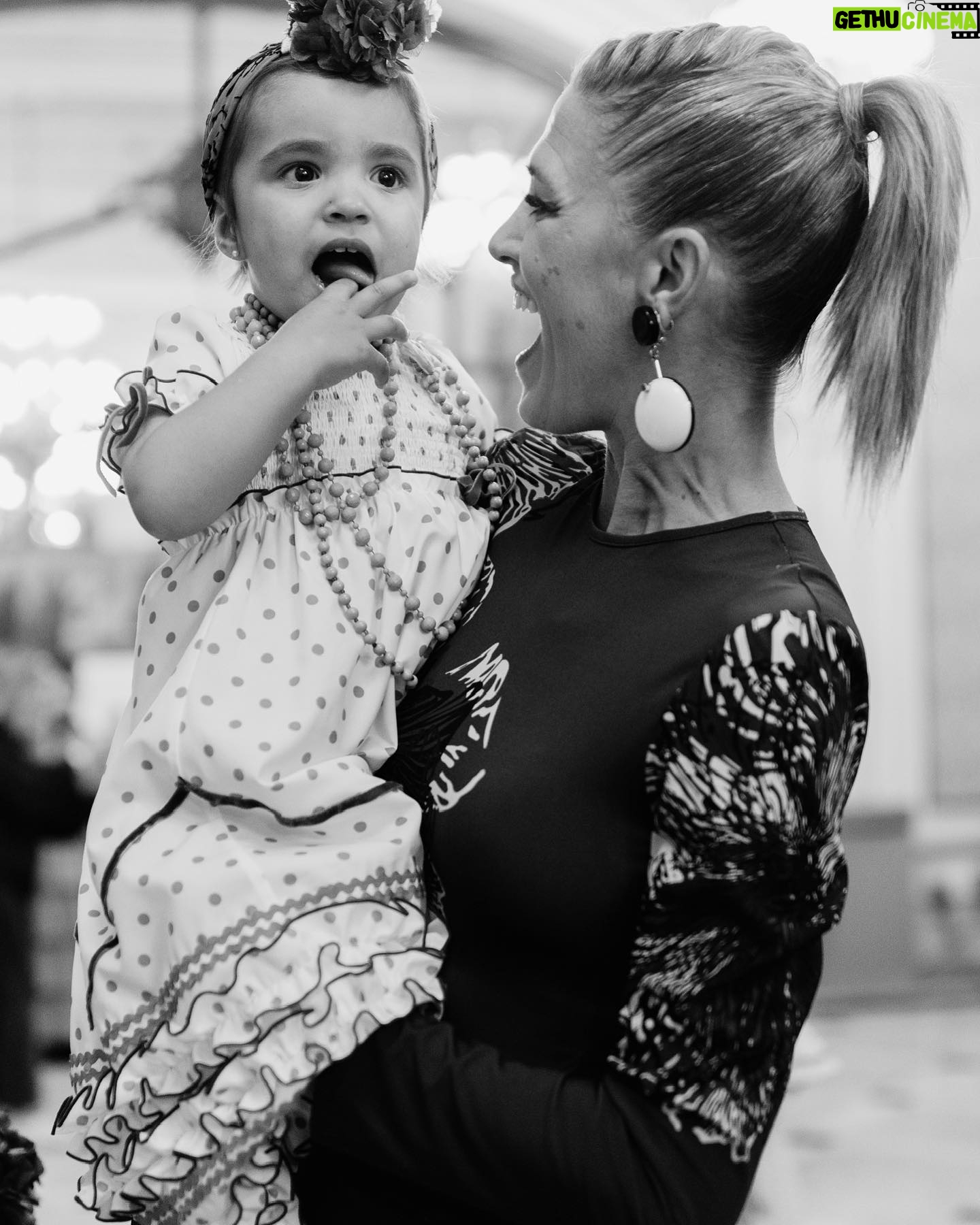 Laura Sánchez Instagram - Volver a ser niña rodeada de grandes modelos “ahijada, sobrinas y mil niñas bonitas más”💃🏻 @pasarela_weloveflamenco 📸 @silviasanchezfotos