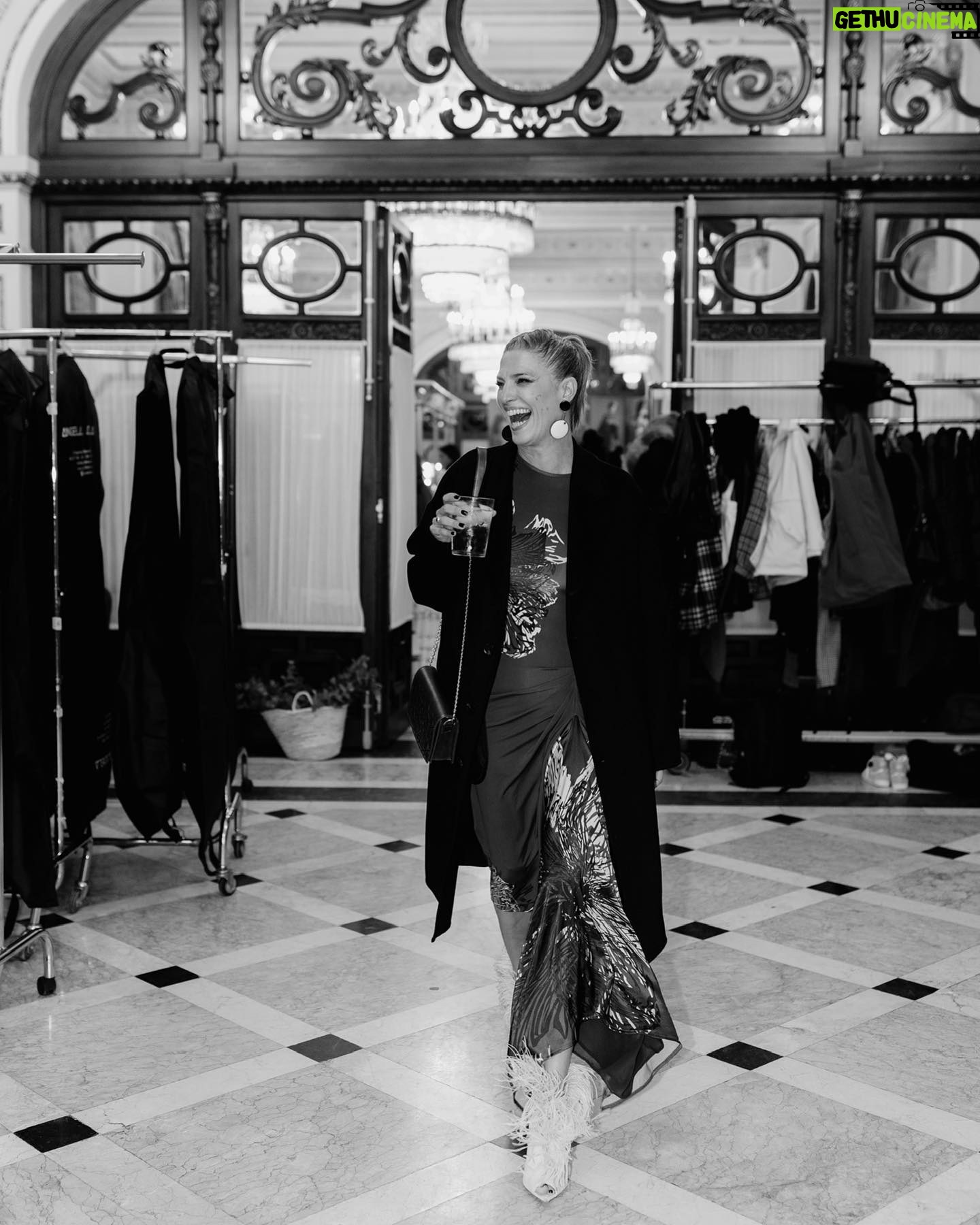 Laura Sánchez Instagram - Volver a ser niña rodeada de grandes modelos “ahijada, sobrinas y mil niñas bonitas más”💃🏻 @pasarela_weloveflamenco 📸 @silviasanchezfotos