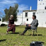 Laura Sánchez Instagram - Algunas nuevas pinceladas de lo que está por venir en la próxima temporada de @andaluciaesmodatv de @canalsurradiotv, ¡deseando contaros fecha de estreno! Como siempre, nuestra directora @laurasanchezofi guapísima como presentadora, con estilismos de @erjavivilla #programatv #tv #rodaje #television #estilismo #styledby #moda #andaluciaesmoda #andalucia
