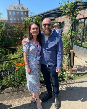 Laura Tobin Instagram - ☔️ ☀️ 💐 A lovely day @rhschelsea flower show bumping into so many of my buddies. #PressDay 

Thank you for the last photo @adilray 🤣🤣