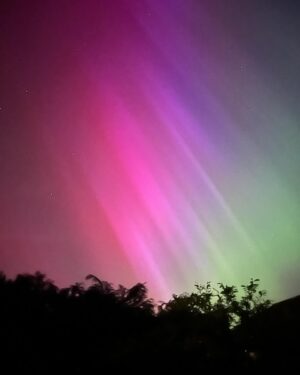 Laura Tobin Instagram - 🤩Did you see the northern lights?

🤓I love that my whole feed is full of #aurora photos with everyone saying WOW!

🤩 Absolutely amazing & breathtaking, it got brighter & brighter

📷 Here’s my photos!
