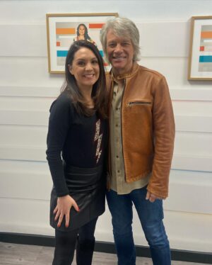 Laura Tobin Instagram - 🤘I did it- I got a photo with @jonbonjovi 

😎I played it cool
➡️Swipe to see me not being cool after 🤪 thanks Lexi