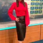 Laura Tobin Instagram - ❄️ Is #snow on the way? Yes Where? 📉Firstly it turns much colder this weekend as our air source is the Arctic 🥶 🌨️Then it’ll be cold enough for snow showers for Scotland & NE England But ❄️ The middle of next week there is a risk of disruptive snow in the south if mild air with rain hits the cold air, it’ll quickly turn to snow-watch this space 🛷