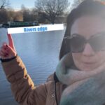 Laura Tobin Instagram - Record breaking river levels! Not great news along parts of the River Thames between Oxford & Reading. Many gauges recording record high river levels. This is Marlow, where the river Thames has burst its banks (the boat is the ‘edge’ and the gauge at the lock was 6cm below its record level. Many gardens are flooded and I saw some homes flooded. I spoke to people who live in Marlow saying they’ve never seen anything like it. The good news is the outlooks is dry for most of the week. However-Catchments upstream are yet to peak, so levels here are likely to rise until Monday as rainfall from earlier this week flows down-which isn’t great news-thinking of all those who have been flooded and are at risk of flooding.