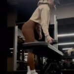 Laura Vandervoort Instagram - Why I workout… ☮️ of 🧠