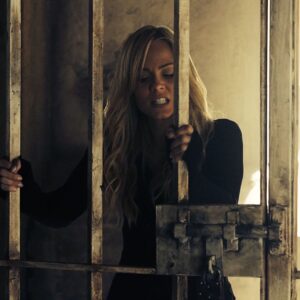 Laura Vandervoort Instagram - Throwing it back on a Thursday to #Bitten and our incredible cast & crew. Missing the years we all spent together working long hours making magic with literal blood, sweat, tears and laughter. What a magical time in my career to work with such incredible talents. #throwbackthursday