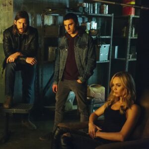 Laura Vandervoort Instagram - Throwing it back on a Thursday to #Bitten and our incredible cast & crew. Missing the years we all spent together working long hours making magic with literal blood, sweat, tears and laughter. What a magical time in my career to work with such incredible talents. #throwbackthursday