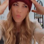 Laura Vandervoort Instagram - Just @taylorswift putting our daily affirmations and mantra’s into lyric form for easier access. 🫠 - Psst I may be going even more insane this year….