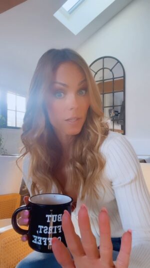 Laura Vandervoort Instagram - Everywhere I go in the house, I have two shadows & 8 extra legs. It’s not a bad thing… it’s a dog mom thing. Gotta love them. 🐾