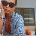 Laura Vandervoort Instagram - Feeling a bit crummy today and almost everything feels like an uphill impossible battle. I can hardly remember that we had a four day vacation in St. Lucia not that long ago… 😵‍💫 Remembering this moment from our trip. Tanned (burnt really) relaxed and stress free. 🌞 I know Mondays are rough so I’m trying to keep in mind the week typically gets easier?? Anyone else have the Monday blues??