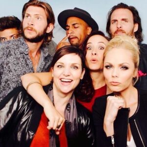 Laura Vandervoort Instagram - Throwing it back on a Thursday to #Bitten and our incredible cast & crew. Missing the years we all spent together working long hours making magic with literal blood, sweat, tears and laughter. What a magical time in my career to work with such incredible talents. #throwbackthursday