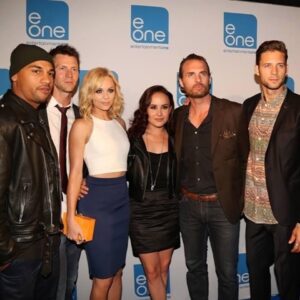 Laura Vandervoort Instagram - Throwing it back on a Thursday to #Bitten and our incredible cast & crew. Missing the years we all spent together working long hours making magic with literal blood, sweat, tears and laughter. What a magical time in my career to work with such incredible talents. #throwbackthursday