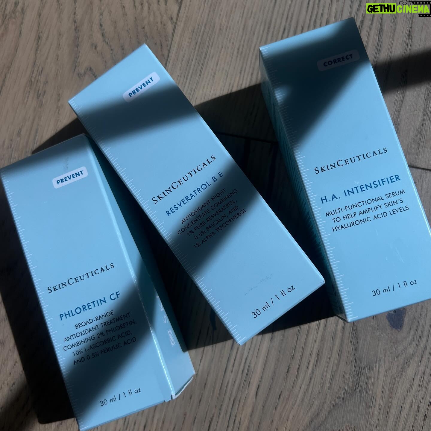 Laura Vandervoort Instagram - Daytime ☀️ to nighttime 🌙 with @skinceuticals 💕