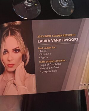 Laura Vandervoort Instagram - Wow. Thank you for this honor and for the Indie Leader Award!! ☺️

I was pretty happy last night. Genuine smiles all around with great company (a few surprise reunions) a fun evening and I even got to take home some hardware for my bookshelf. Thank you @vaughanfilmfestival 
:
:
Makeup @joanneparks 
Dress @fitzroyrentals 
jewelery @be_loved_jewelry