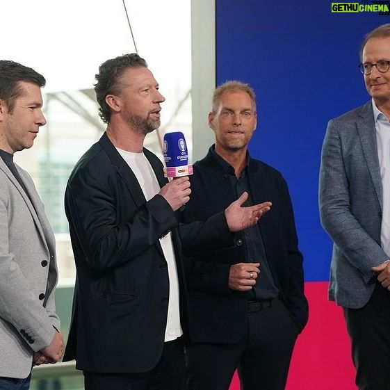 Laura Wontorra Instagram - Unser EM Kader steht ✅ @rtl.sport & @magentasport das beste TV Doppel des Jahres 🇩🇪⚽️🏆