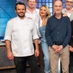 Laura Wontorra Instagram - Heute bei @grilldenhenssler_vox brutzelt‘s in der Pfanne und knistert‘s in der Luft 🤭 Glamour-Göttin, Modepapst und Tatort Komissar am Herd - Das sollte man sich nicht entgehen lassen 👉🏽 20:15 Uhr bei VOX #grilldenhenssler #abendprogramm