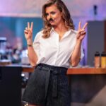 Laura Wontorra Instagram - Okey Leute ✌️Wettschulden sind Ehrenschulden 🥸 nach Tattoo nun auch noch Schnurrbart! Wann gewinne ich eigentlich mal ne Wette gegen dich @steffen_henssler und was denkt ihr sollte unser nächster Wetteinsatz sein? 20:15 Uhr @grilldenhenssler_vox