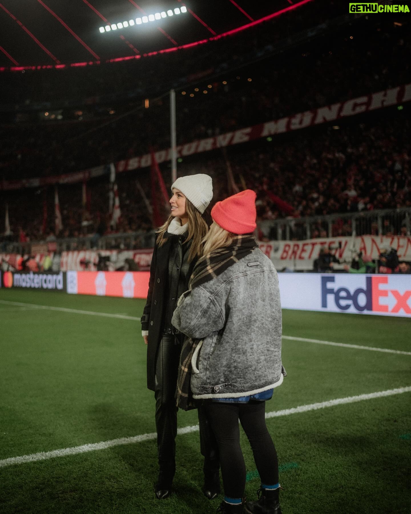 Laura Wontorra Instagram - —> Semi-finals …. nicht zu verwechseln mit Sami-finals 😜// @championsleague @dazn_de // 📸 @jacqueszaunbrecher