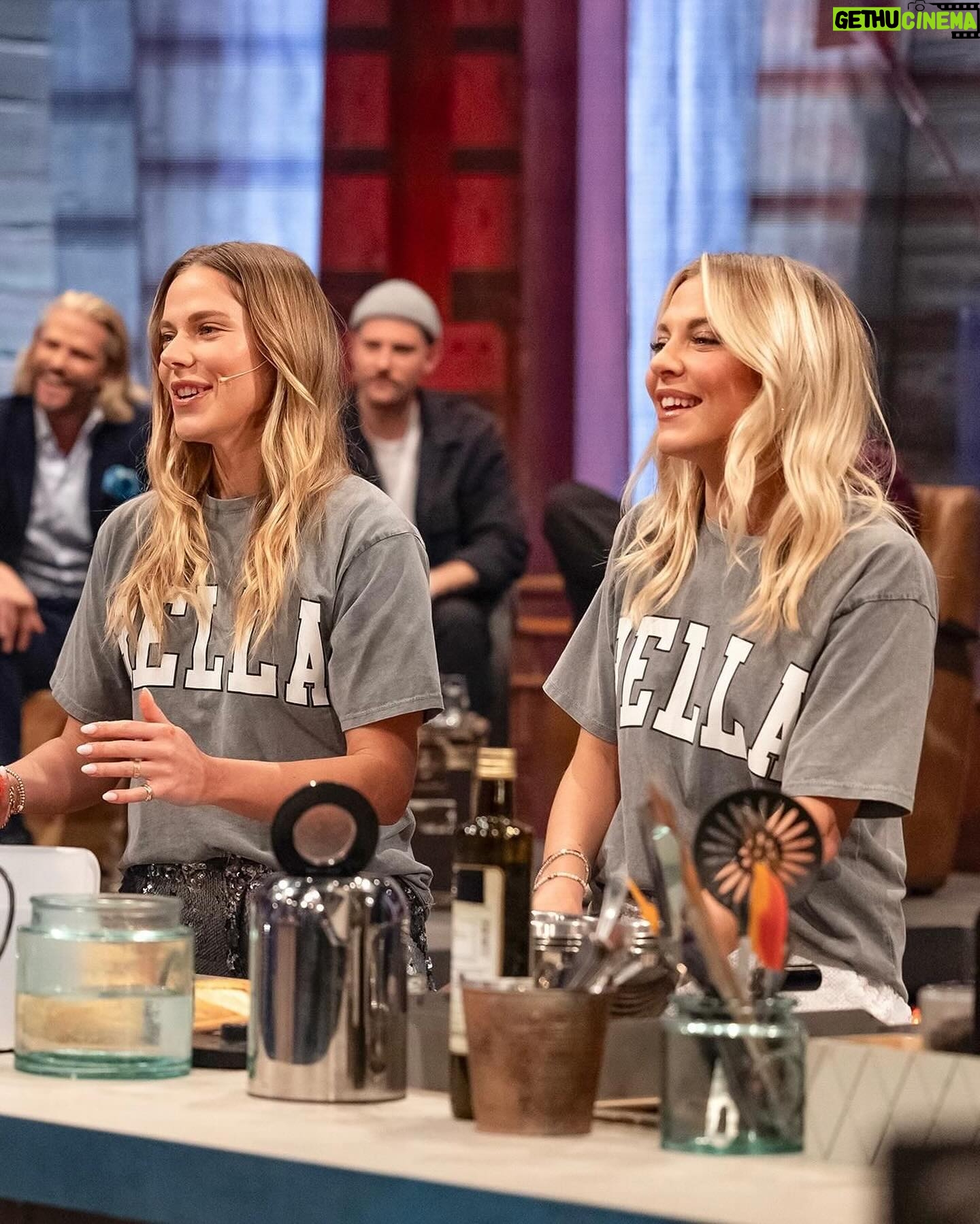 Laura Wontorra Instagram - Heute bei @grilldenhenssler_vox wird’s richtig wild 💥 Das Zwillings-Special verspricht beste Unterhaltung 📺 Wir haben die Schauspiel-Twins @valentinapahde & @cheyennepahde, die Jungs von @wwwshow und den Ur-Bachelor @jankepaul mit seinem vermeintlichen Zwilling, aber vorallem Olympiasieger im Beachvolleyball @juliusbrink im Studio 🎥 @steffen_henssler könnte es heute Abend schwer haben 🤭 Mehr dazu seht ihr um 20:15 Uhr bei VOX 📍 #grilldenhenssler #twins #gohardorgohome
