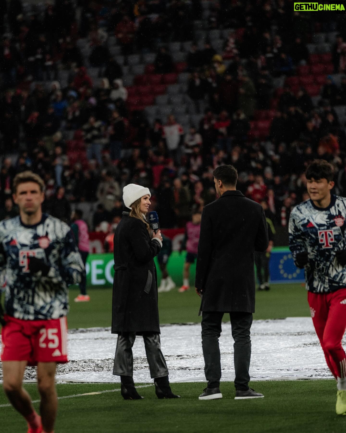 Laura Wontorra Instagram - —> Semi-finals …. nicht zu verwechseln mit Sami-finals 😜// @championsleague @dazn_de // 📸 @jacqueszaunbrecher