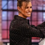 Laura Wontorra Instagram - Heute bei @grilldenhenssler_vox wird’s richtig wild 💥 Das Zwillings-Special verspricht beste Unterhaltung 📺 Wir haben die Schauspiel-Twins @valentinapahde & @cheyennepahde, die Jungs von @wwwshow und den Ur-Bachelor @jankepaul mit seinem vermeintlichen Zwilling, aber vorallem Olympiasieger im Beachvolleyball @juliusbrink im Studio 🎥 @steffen_henssler könnte es heute Abend schwer haben 🤭 Mehr dazu seht ihr um 20:15 Uhr bei VOX 📍 #grilldenhenssler #twins #gohardorgohome