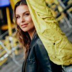 Laura Wontorra Instagram - Nevio Scala unterschlagen 🙈 ansonsten lupenreiner Abend in Dortmund 🖤💛 eine gute Ausgangsposition fürs Rückspiel, eine einzigartige Kulisse, der großer Traum von Wembley und gelernt, dass Mats Hummels auch die Heim EM noch nicht abgehakt hat 💪💥🏆 // @championsleague @dazn_de // 📸 @dermichiwinkler @derpakt