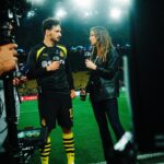 Laura Wontorra Instagram - Nevio Scala unterschlagen 🙈 ansonsten lupenreiner Abend in Dortmund 🖤💛 eine gute Ausgangsposition fürs Rückspiel, eine einzigartige Kulisse, der großer Traum von Wembley und gelernt, dass Mats Hummels auch die Heim EM noch nicht abgehakt hat 💪💥🏆 // @championsleague @dazn_de // 📸 @dermichiwinkler @derpakt