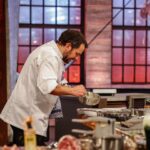 Laura Wontorra Instagram - Heute geht’s los mit dem Koch-Coach-Special👨🏽‍🍳🍴Wer wissen will, wer seine Wettschulden mit einem Schnurrbart bezahlen muss schaltet ein ➡️ @grilldenhenssler_vox 20:15Uhr #grilldenhenssler #frühjahrsstaffel #vox