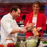 Laura Wontorra Instagram - Heute geht’s los mit dem Koch-Coach-Special👨🏽‍🍳🍴Wer wissen will, wer seine Wettschulden mit einem Schnurrbart bezahlen muss schaltet ein ➡️ @grilldenhenssler_vox 20:15Uhr #grilldenhenssler #frühjahrsstaffel #vox