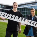 Laura Wontorra Instagram - Sich ganz selbstsicher gegen die Karriere als Profi-Fußballer entscheiden? Nimmt sich nicht jeder raus… @juriknorr schon - zur Freude von Alfred Gislason! 🤾‍♂️ In Folge 4 von „ @dfb Fussballzeit mit “ spreche ich mit dem Handball-Nationalspieler über seine schönsten Fußballmomente. Warum ihm das Sommermärchen 2006 besonders in Erinnerung geblieben ist und welche Trash-TV-Formate er einschaltet, wenn mal kein Fußball läuft, verrät uns der gebürtige Flensburger in der neuen Folge - ab jetzt auf YouTube! Den Link dazu gibts in meiner Story 👆🏽 Alle weiteren Infos auf fussballzeit.dfb.de 📲 #dfb #fussballzeit #spielfreude #leidenschaft