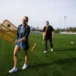 Laura Wontorra Instagram - Sich ganz selbstsicher gegen die Karriere als Profi-Fußballer entscheiden? Nimmt sich nicht jeder raus… @juriknorr schon - zur Freude von Alfred Gislason! 🤾‍♂️ In Folge 4 von „ @dfb Fussballzeit mit “ spreche ich mit dem Handball-Nationalspieler über seine schönsten Fußballmomente. Warum ihm das Sommermärchen 2006 besonders in Erinnerung geblieben ist und welche Trash-TV-Formate er einschaltet, wenn mal kein Fußball läuft, verrät uns der gebürtige Flensburger in der neuen Folge - ab jetzt auf YouTube! Den Link dazu gibts in meiner Story 👆🏽 Alle weiteren Infos auf fussballzeit.dfb.de 📲 #dfb #fussballzeit #spielfreude #leidenschaft