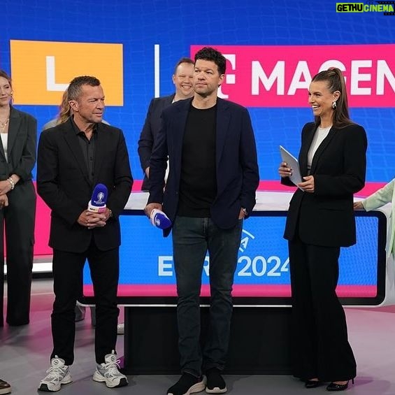 Laura Wontorra Instagram - Unser EM Kader steht ✅ @rtl.sport & @magentasport das beste TV Doppel des Jahres 🇩🇪⚽️🏆