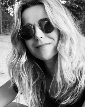 Laure Guibert Instagram - L’été indien ☀️💋#tournage#lma