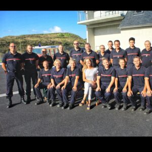 Laure Guibert Instagram - Fière d’être la marraine des pompiers volontaires de Cap-Caval, en plus de leurs métiers🔥💯💙