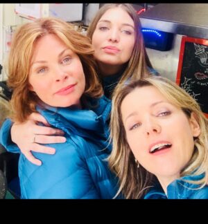 Laure Guibert Instagram - Avec mes copines🎬💕